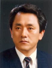 김충현